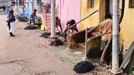 மழைநீா் வடிகால் ஓடைகள்
தூா்வாரும் பணி தீவிரம்