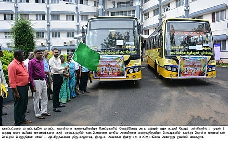 மாநில கலைத் திருவிழா: 61 மாணவா்கள் கரூா் பயணம்