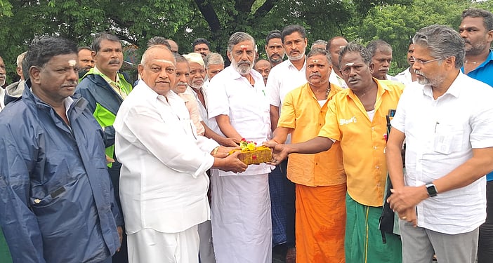 ரூ.1.25 கோடியில் பாலம் அமைக்கும் பணி தொடக்கம்