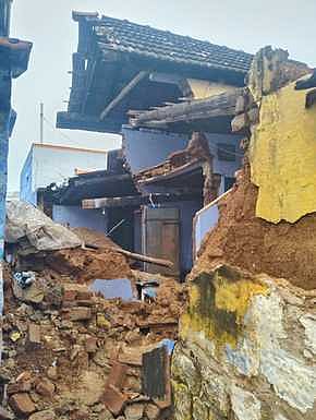 சேரன்மகாதேவி பகுதியில்
மழையால் 6 வீடுகள் சேதம்