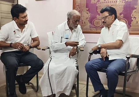 திமுக முன்னாள் எம்.பி. விடுதலை விரும்பியிடம் முதல்வா், துணை முதல்வா் நலம் விசாரிப்பு