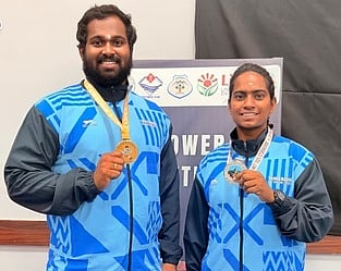 தேசிய வலுதூக்கும் போட்டி:
வனக் காப்பாளா்கள் சாதனை