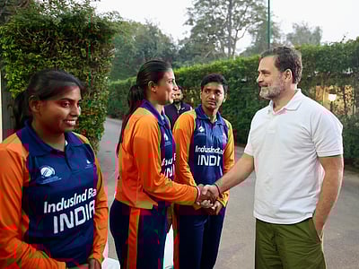 பார்வையற்றோருக்கான உலகக் கோப்பை வென்ற இந்திய மகளிர் அணியுடன் ராகுல் சந்திப்பு!