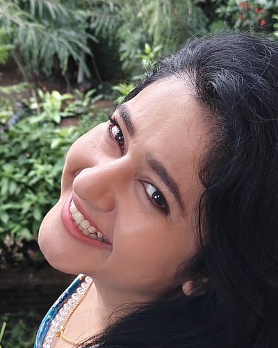 க்ளோஸ் அப்... பூனம் பாஜ்வா!