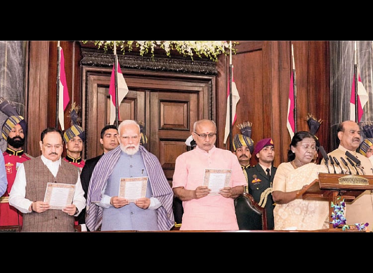 மூன்றாவது பெரிய பொருளாதார நாடாக உயரும் இந்தியா: குடியரசுத் தலைவா் பெருமிதம்