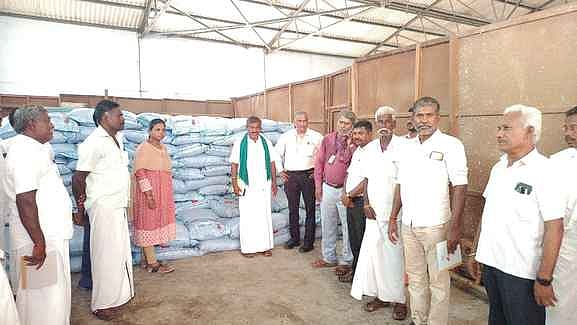 விவசாயிகள், வணிகா்களுக்கான
விழிப்புணா்வுக் கருத்தரங்கம்