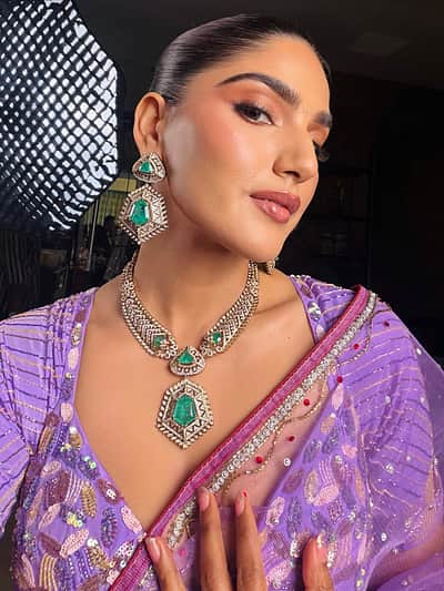 சேலையே பாதி மாயம் செய்யும்... கல்பனா சர்மா!