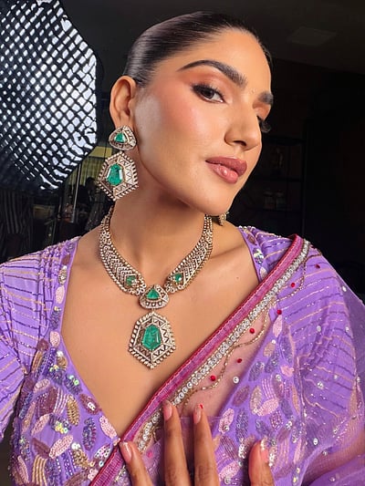 சேலையே பாதி மாயம் செய்யும்... கல்பனா சர்மா!