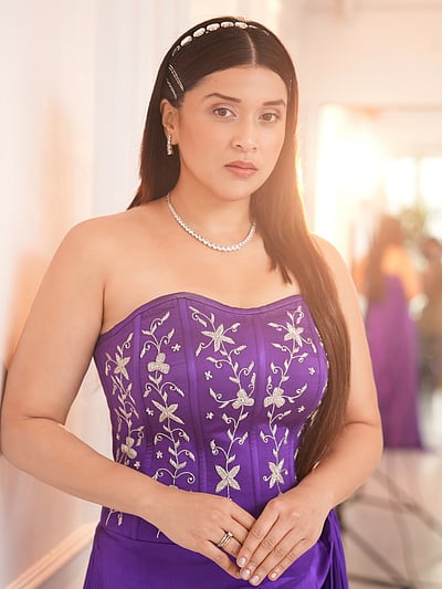 சீனப் பெண்ணாகவா தெரிகிறேன்?... மன்னாரா சோப்ரா!