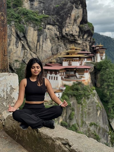 புலிக்கூடு புத்த தலத்தில்... ருசிரா ஜாதவ்!