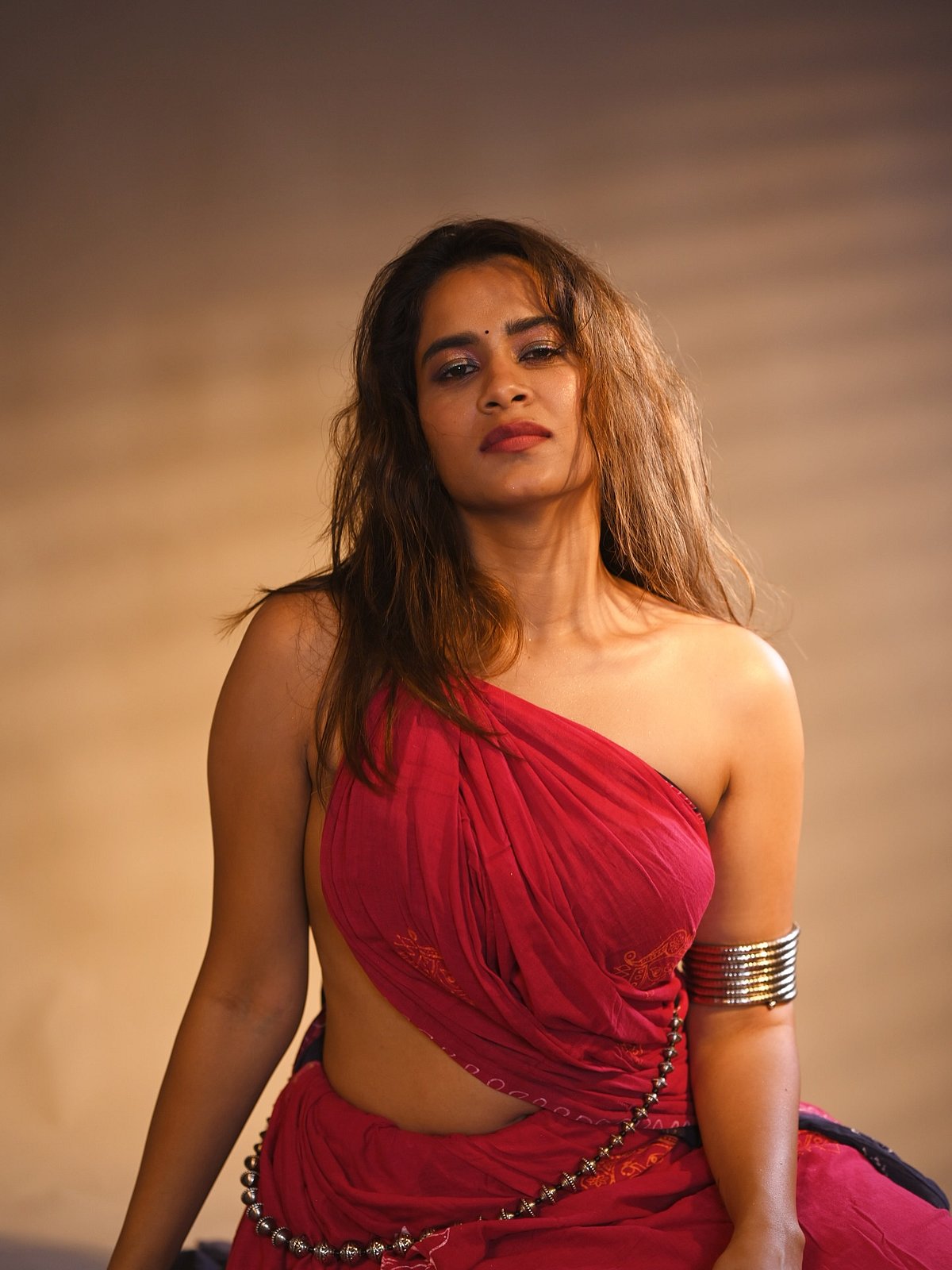 தெய்விகம் பெண்மை... சாஹிதி தாசரி!