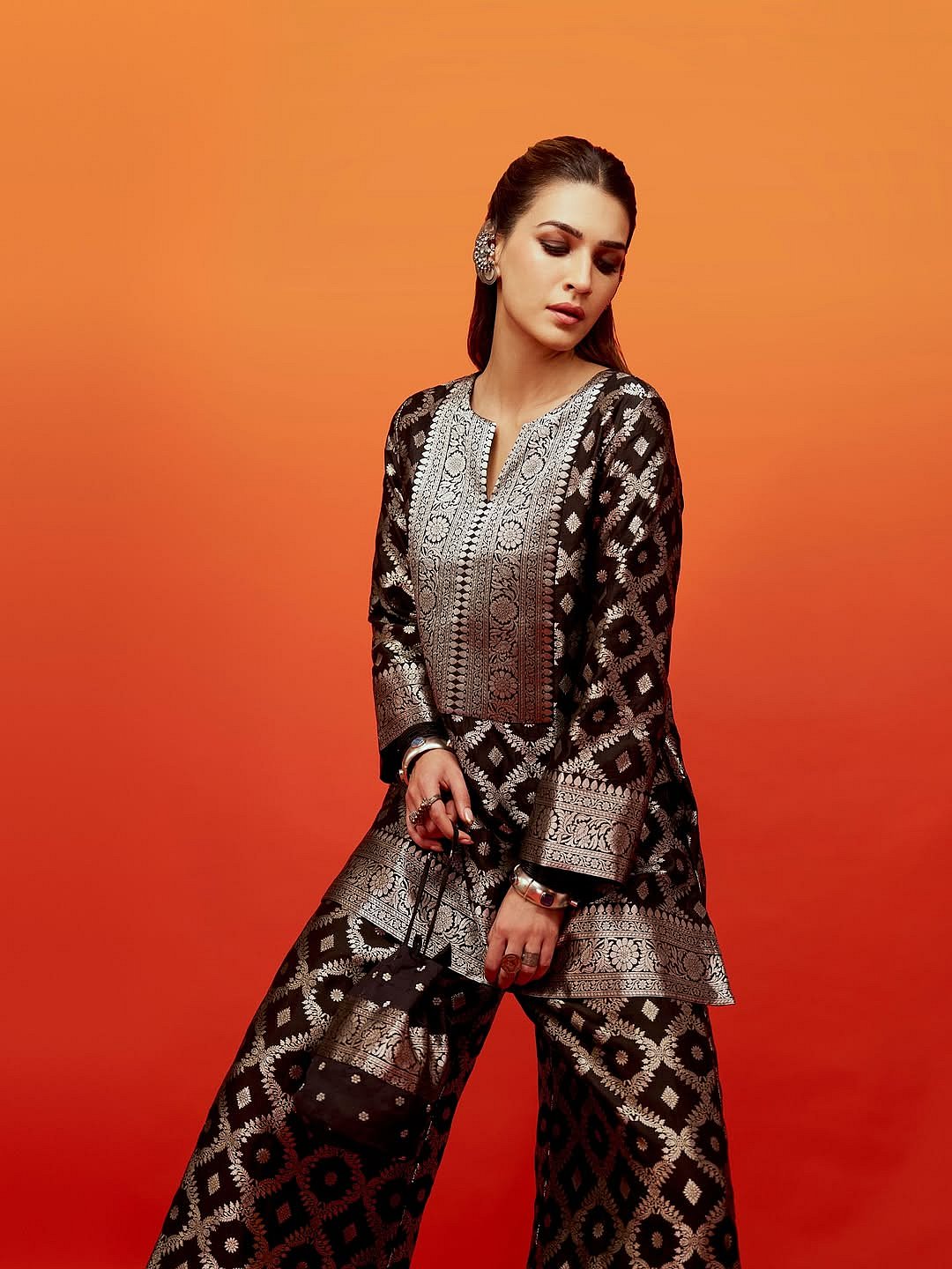 தோற்றங்கள் பலவிதம்... கிருத்தி சனோன்! 