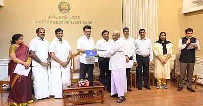 தொன்மையான பள்ளிவாசல்கள் புனரமைப்புக்கு ரூ.4.45 கோடி மானியம்! - முதல்வா் ஸ்டாலின் வழங்கினார்