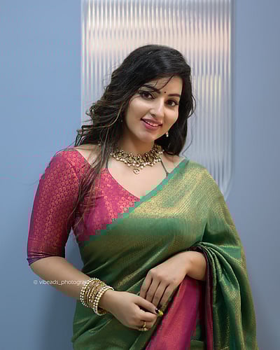 பச்சைக்கிளி முத்துச்சரம்... மாளவிகா மேனன்!