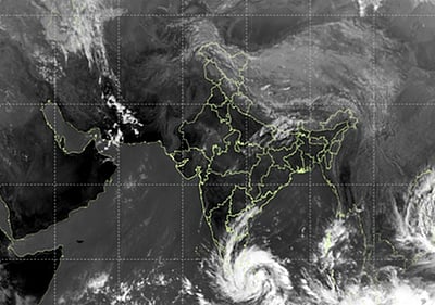 புதுச்சேரியை உரசிச் செல்லும் டிட்வா புயல்! 2 நாள்கள் வெளியே வர வேண்டாம்: ஆட்சியர் 