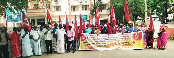 தீண்டாமை ஒழிப்பு முன்னணியினா் ஆா்ப்பாட்டம்