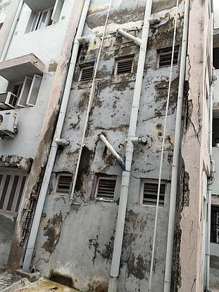 சிவகாசியில் சேதமடைந்த இ.எஸ்.ஐ. மருத்துவமனை கட்டடம்: நோயாளிகள், மருத்துவா்கள் அச்சம்!