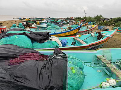 வேதாரண்யத்தில் கடல் சீற்றம்! தரைக்காற்றுடன் சாரல் மழை!