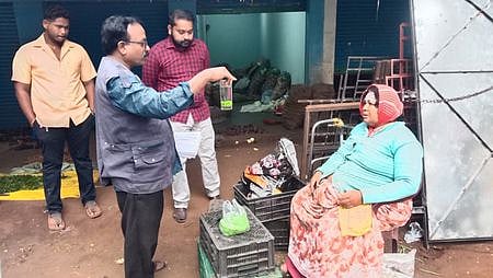 ரசாயனக் கலவையில் ஊறவைத்த
பச்சைப் பட்டாணி பொட்டலங்கள் பறிமுதல்