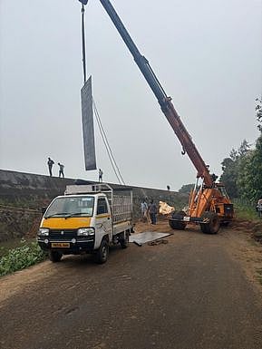 தமிழாக்குறிச்சி தடுப்பணையில்
உடைப்பை சீரமைக்கும் பணி தீவிரம்