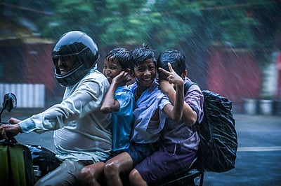 டிட்வா புயல் எதிரொலி: எந்தெந்த மாவட்டங்களில் இன்று பள்ளி, கல்லூரிகளுக்கு விடுமுறை?