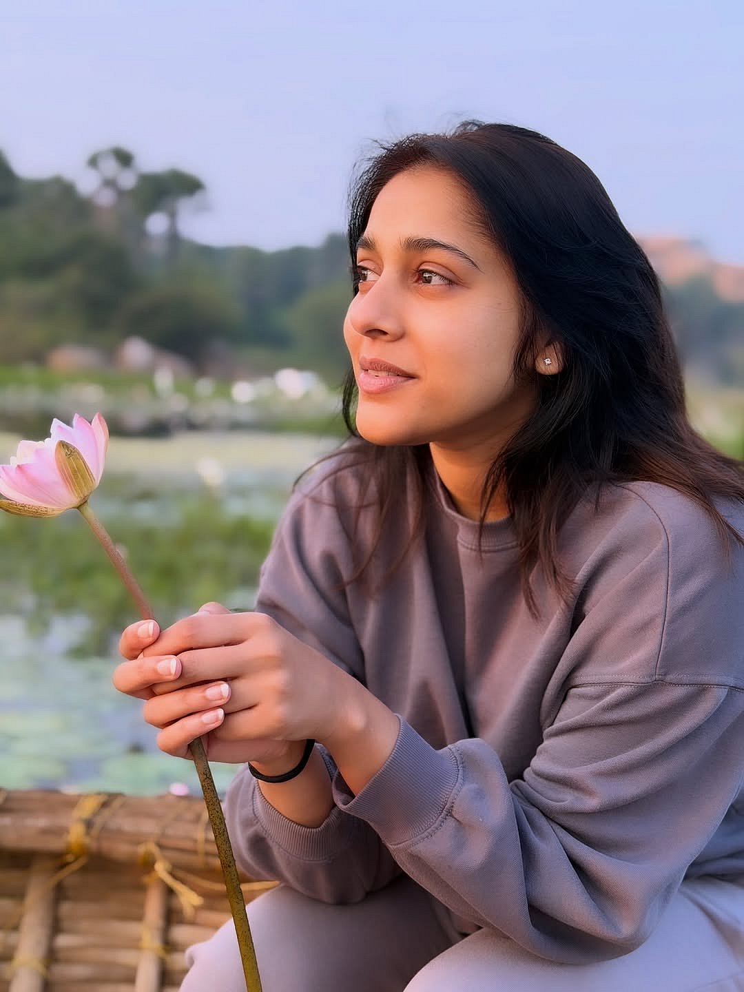 தாமரை பூத்த தடாகத்திலே... ராஷ்மி கௌதம்!