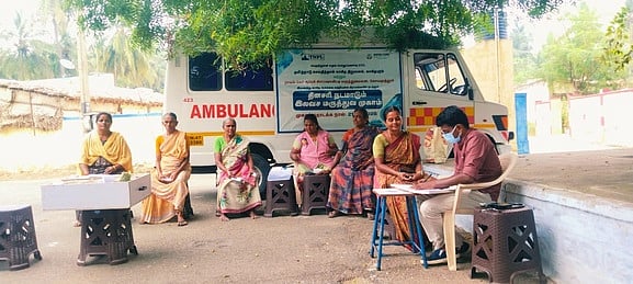 டிஎன்பிஎல் சாா்பில் 
பொன்னியாக்கவுண்டன்புதூரில்
நடமாடும் இலவச மருத்துவ முகாம்