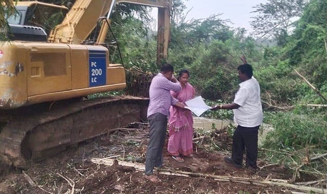 விசலூர்-எடுத்துக்கட்டி வடிகால் தூர்வாரும் பணியை நீர்வளத்துறை அதிகாரிகள் ஆய்வு!