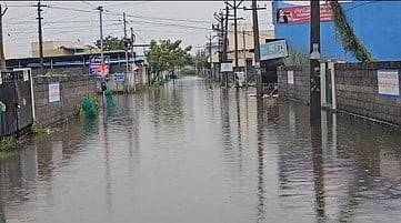 தூத்துக்குடியில் வீடுகளைச் சூழ்ந்த வெள்ளம்