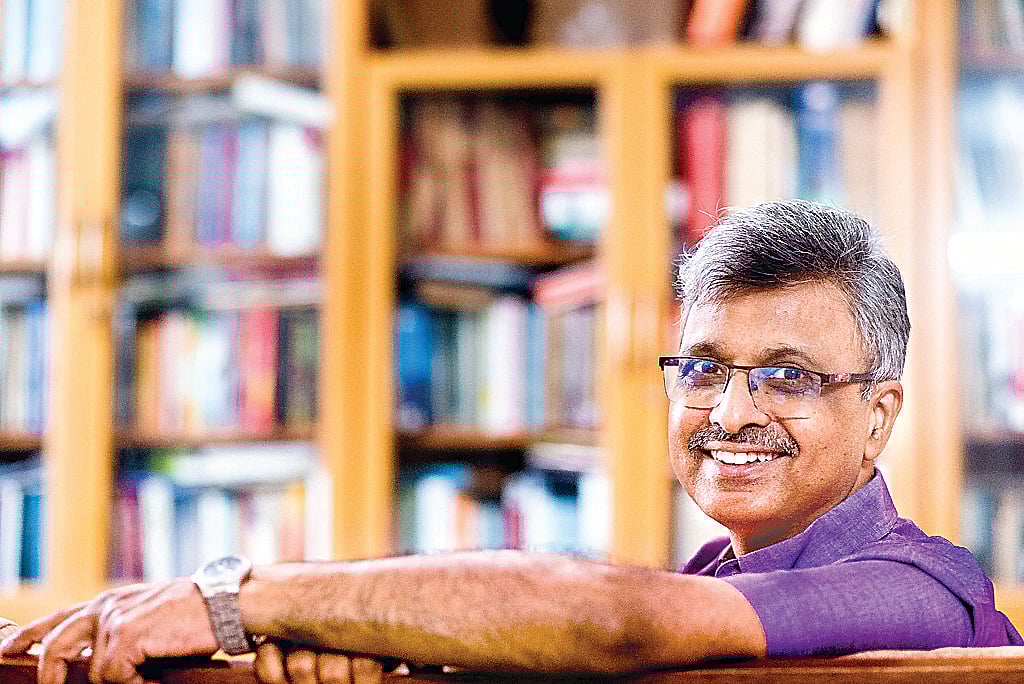 வரலாற்றை ஆவணப்படுத்துவதில் பின்தங்கியே இருக்கிறோம்...