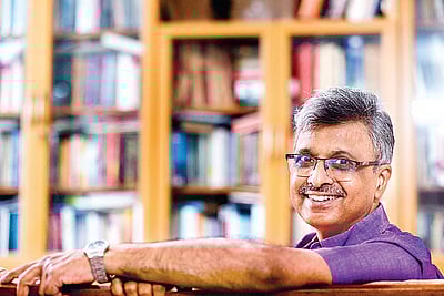 வரலாற்றை ஆவணப்படுத்துவதில் பின்தங்கியே இருக்கிறோம்...