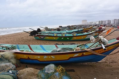 சென்னையில் கொந்தளிப்புடன் காணப்பட்ட கடல்!