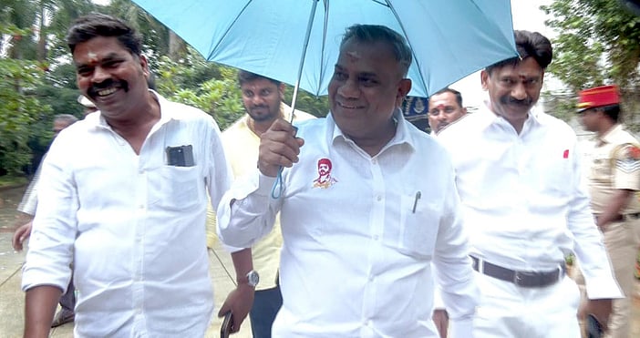 புதுச்சேரியில் டிச. 5-இல் விஜய்
சாலைப் பேரணி நடத்துவதில் இழுபறி!