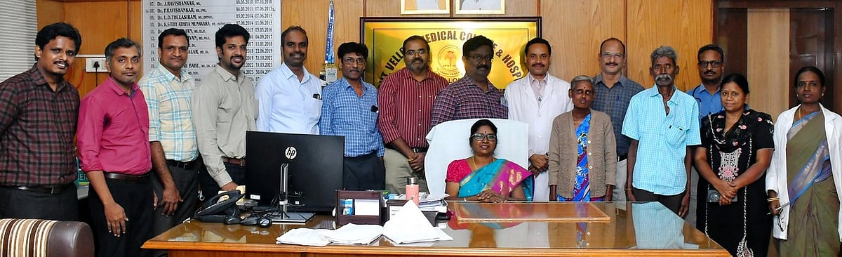 பெண்ணின் கழுத்தில் இருந்த பெரிய தைராய்டு கட்டி அகற்றம்:
வேலூா் அரசு மருத்துவமனையில் சாதனை