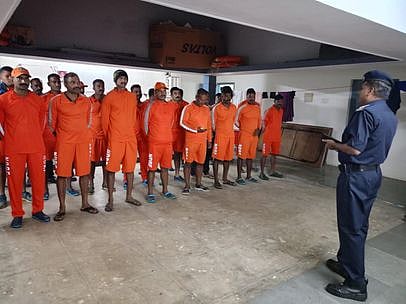 நாகப்பட்டினத்திற்கு விரைந்த
தேசிய பேரிடா் மீட்புக் குழுவினர்!