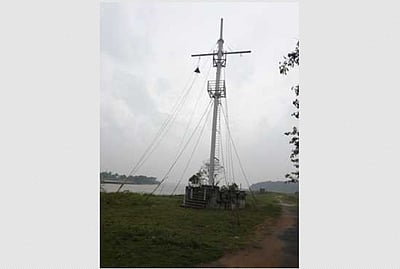 கடலூர் துறைமுகத்தில் 4 ஆம் எண் புயல் எச்சரிக்கை கூண்டு ஏற்றம்