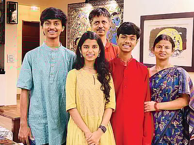 அலைகடலின் நடுவே... 