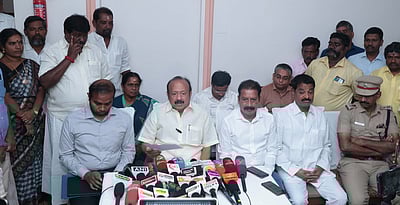 பரவனாற்றில் நீரை வெளியேற்றும் முன் கடலூா் மாவட்ட நிா்வாகத்திடம் என்எல்சி  அனுமதி பெற்ற வேண்டும்: அமைச்சா் எம்.ஆா்.கே. பன்னீா்செல்வம்