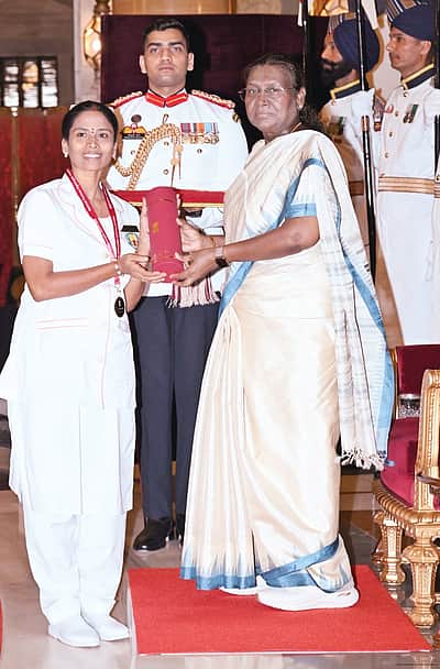 என் குழந்தையை அம்மாதான் வளர்த்தார்