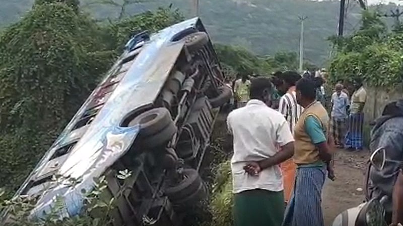 பேருந்து கவிழ்ந்து விபத்து: ஐயப்ப பக்தர்கள் காயம்!