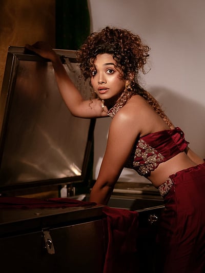 திருடி... சான்வி மேக்னா!