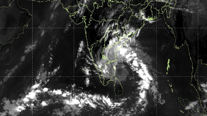 டிட்வா புயல் இன்று மாலைக்குள் தமிழக - புதுவை கடற்கரையை நெருங்கும்!