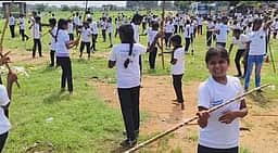 100% வாக்குப்பதிவை வலியுறுத்தி
சிலம்பம் மூலம் விழிப்புணா்வு