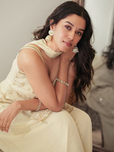 நிலவு போல மென்மை... மிருணாளினி ரவி