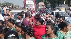 தூத்துக்குடி-எட்டயபுரம் சாலையில் பொதுமக்கள் மறியல்