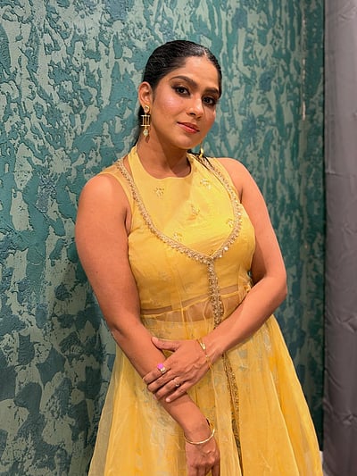 கனவெங்கும் தித்தித்தாய்... ஸ்வாசிகா!