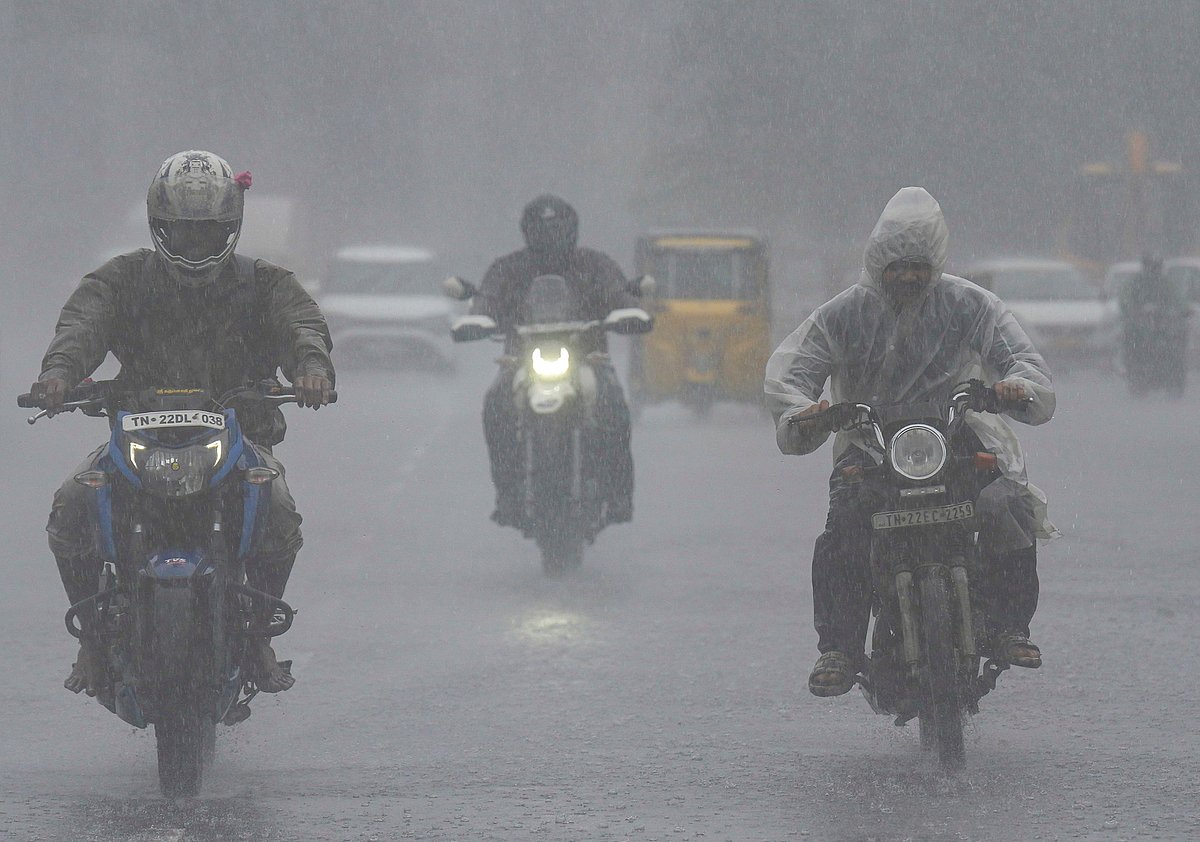 டிட்வா புயலால் கனமழை - புகைப்படங்கள்