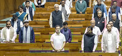 எதிர்க்கட்சிகள் அமளி! மக்களவை நாளைவரை ஒத்திவைப்பு!