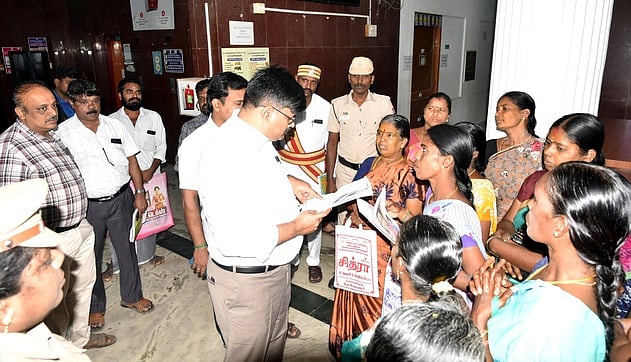 மக்கள் குறைதீா் கூட்டத்தில் 262 மனுக்கள்