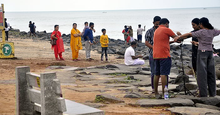 புதுச்சேரி கடற்கரை சாலை மீண்டும் திறப்பு